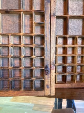 Cajón de imprenta antiguo de madera