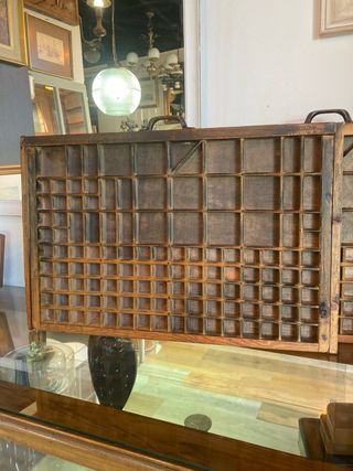 Cajón de imprenta antiguo de madera