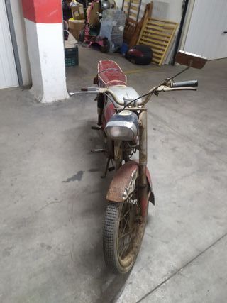 Moto Clásica Moto Guzzi Hispania Roja