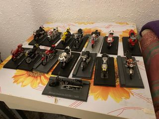 Colección Motos a Escala con Soporte