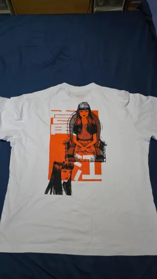 Camiseta Junji Ito Pull&Bear Talla L