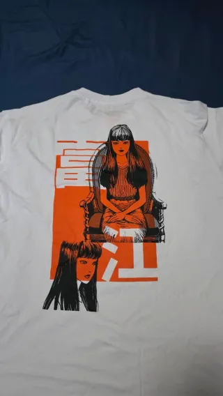 Camiseta Junji Ito Pull&Bear Talla L