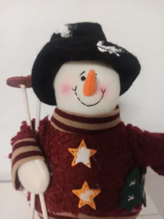 Muñeco de nieve esquiador