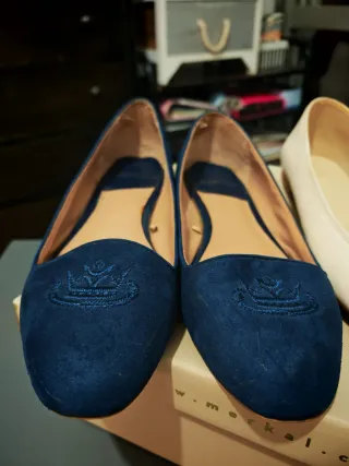 Manoletinas Parfois azul marino y color beige/crem