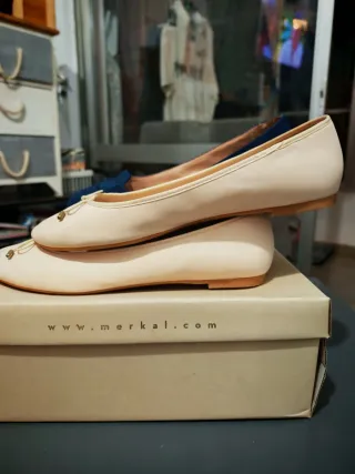 Manoletinas Parfois azul marino y color beige/crem