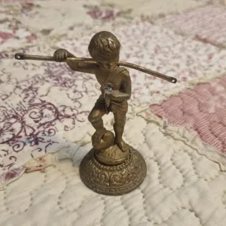 Figura latón niño campesino años 40