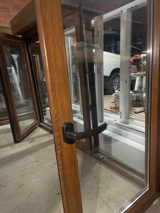 Ventanas PVC Roble Madera+persiana206x152  143x146