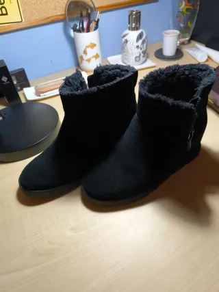 Botas UGG Negras Talla 39 con cuña