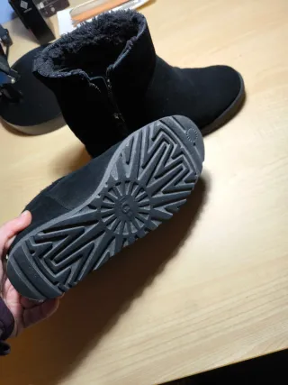 Botas UGG Negras Talla 39 con cuña