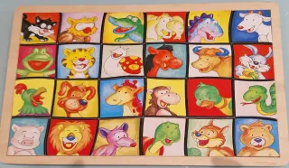 Puzzle infantil de madera. animales