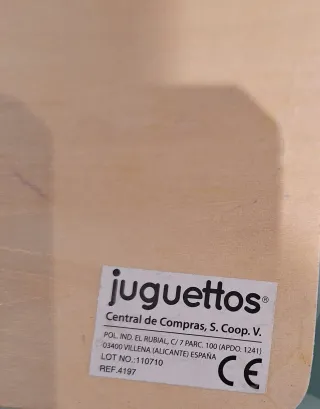 Puzzle infantil de madera. animales