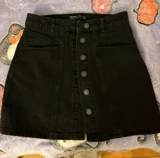Falda vaquera negra Stradivarius Talla M