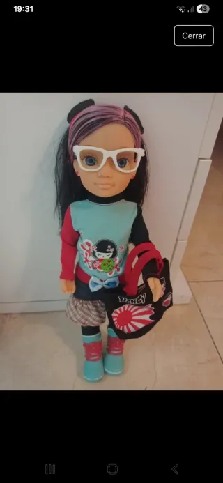 Muñeca Nancy con gafas y bolso