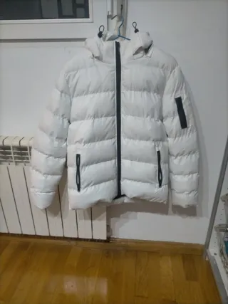 Abrigo plumas blanco con capucha