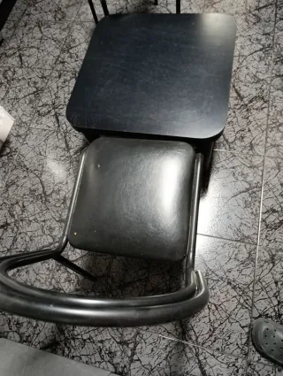 Mesa y 2 Sillas Negras