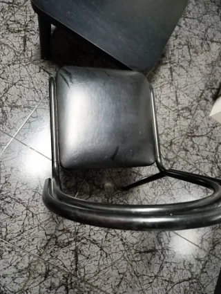 Mesa y 2 Sillas Negras