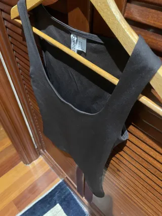 Top H&M sin mangas marrón