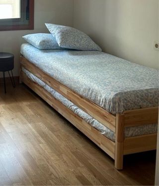 Cama apilable de madera