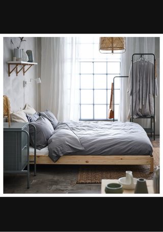 Cama apilable de madera