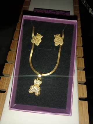 Conjunto collar y pendientes cisne