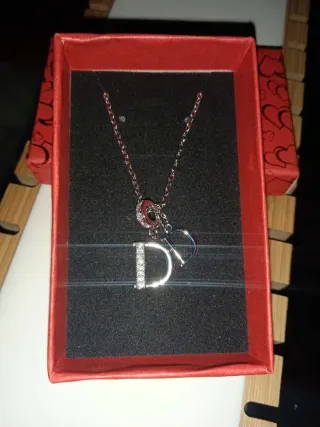 Conjunto collar y pendientes cisne