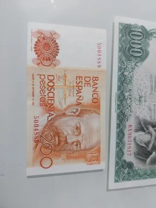 Billetes españoles 1000 y 200 pesetas