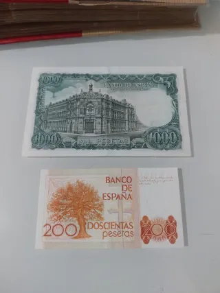 Billetes españoles 1000 y 200 pesetas