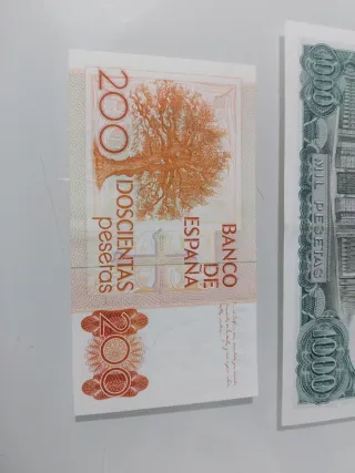 Billetes españoles 1000 y 200 pesetas