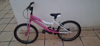 Bicicleta infantil rosa y blanca