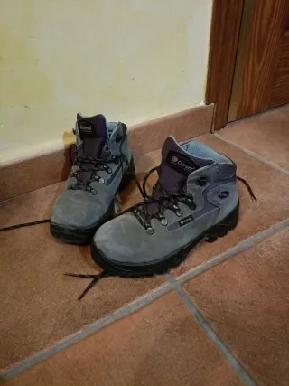 Botas de montaña mujer Chiruca grises Gore-tex