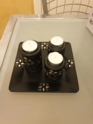 Plato con 3 portavelas decorativos