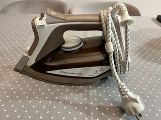 Plancha de ropa Rowenta 2700W