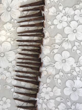 65 clavos de herrero pequeños