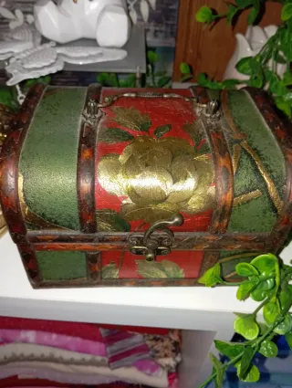 Cofre joyero artesanal con flores