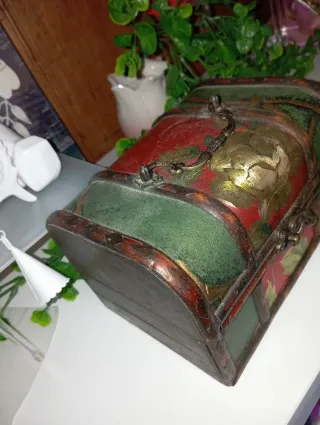 Cofre joyero artesanal con flores