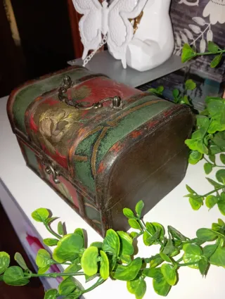 Cofre joyero artesanal con flores