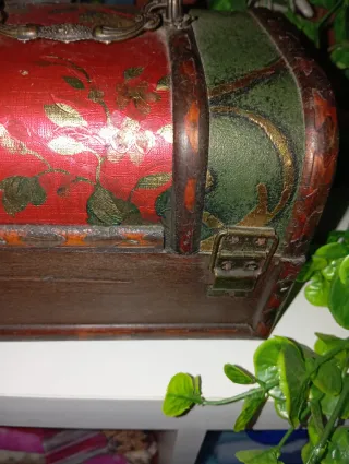 Cofre joyero artesanal con flores