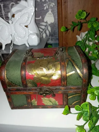 Cofre joyero artesanal con flores