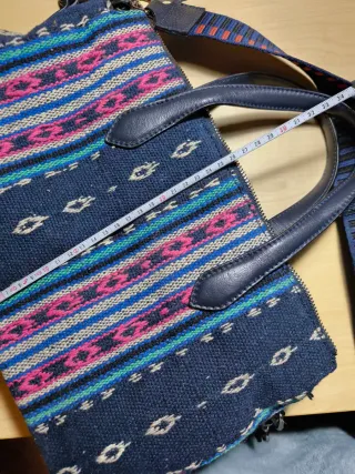 Bolso textil con correa