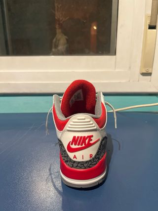Jordan 3 Gris Rojo Blanco