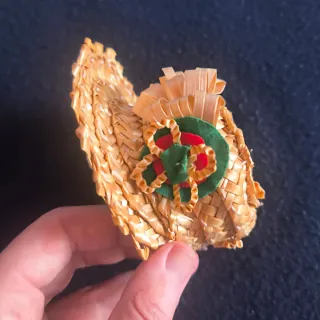 Pequeña gorra de paja