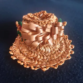 Pequeña gorra de paja