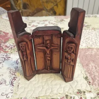 Tríptico religioso madera tallado a mano años 50