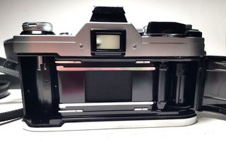 Canon AE-1 con  AUTO NKK MC ZOOM 1:4,5 f=80-205mm