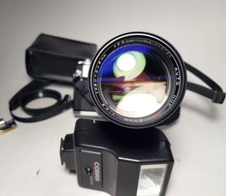 Canon AE-1 con  AUTO NKK MC ZOOM 1:4,5 f=80-205mm