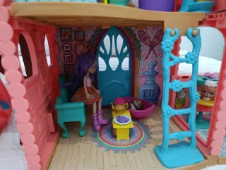 Casita de muñecas con accesorios