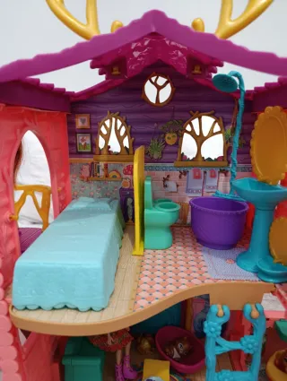 Casita de muñecas con accesorios