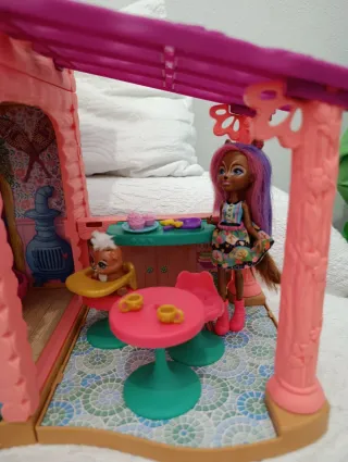 Casita de muñecas con accesorios