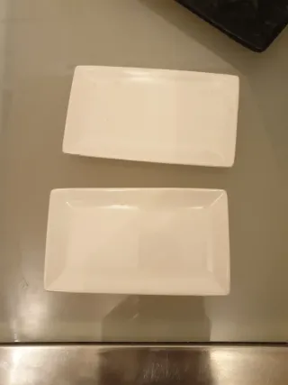 Bandejas de cerámica negras y blancas