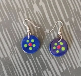 Pendientes redondos con diseño floral